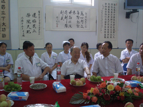 吴孟超院士来到福州伟达中医肿瘤医院